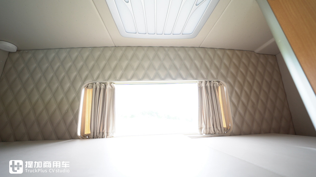 驾驶室加长75厘米,房车化配置的美式长头卡车来了,乘龙T7L智慧+房车实拍 - 第24张 - 提加商用车网 驾驶室加长75厘米,房车化配置的美式长头卡车来了,乘龙T7L智慧+房车实拍 - 第24张