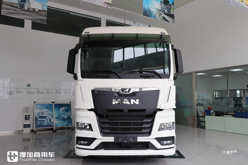 这是国内销售的新一代曼恩TGX牵引车顶配车型?这配置卖80多万,优势明显! - 第1张 - 提加商用车网 这是国内销售的新一代曼恩TGX牵引车顶配车型?这配置卖80多万,优势明显! - 第1张