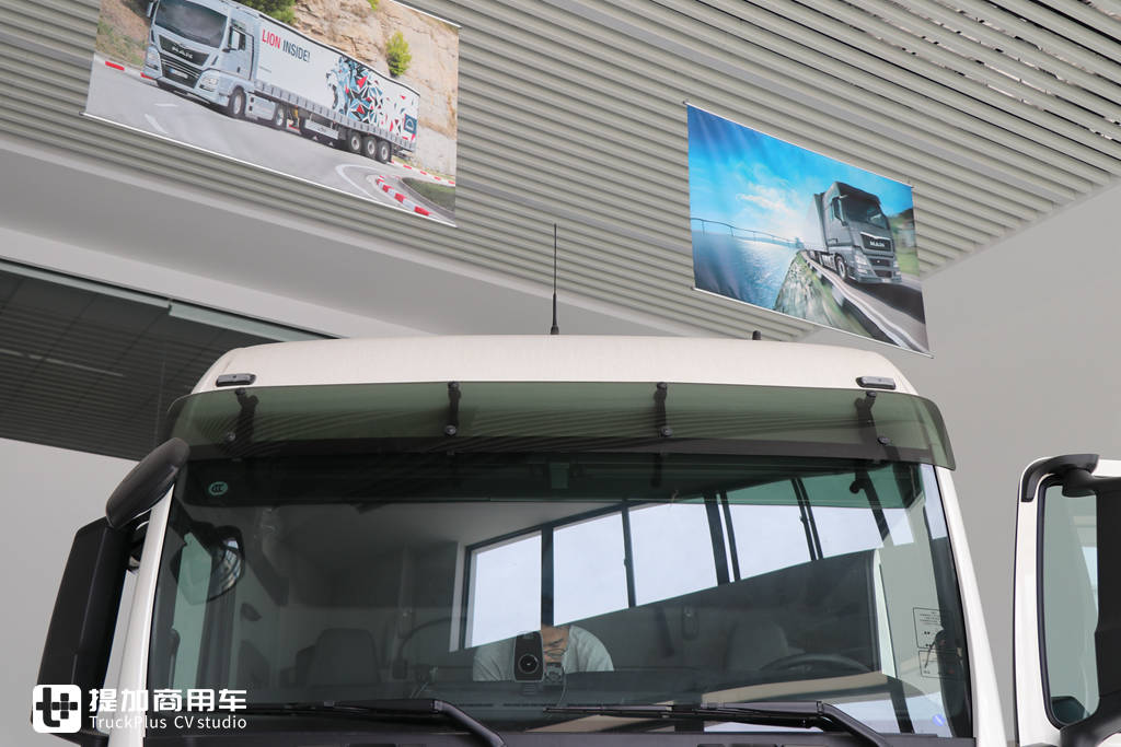 这是国内销售的新一代曼恩TGX牵引车顶配车型?这配置卖80多万,优势明显! - 第2张 - 提加商用车网 这是国内销售的新一代曼恩TGX牵引车顶配车型?这配置卖80多万,优势明显! - 第2张