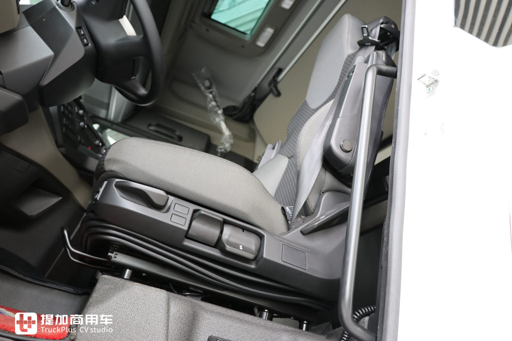 这是国内销售的新一代曼恩TGX牵引车顶配车型?这配置卖80多万,优势明显! - 第11张 - 提加商用车网 这是国内销售的新一代曼恩TGX牵引车顶配车型?这配置卖80多万,优势明显! - 第11张