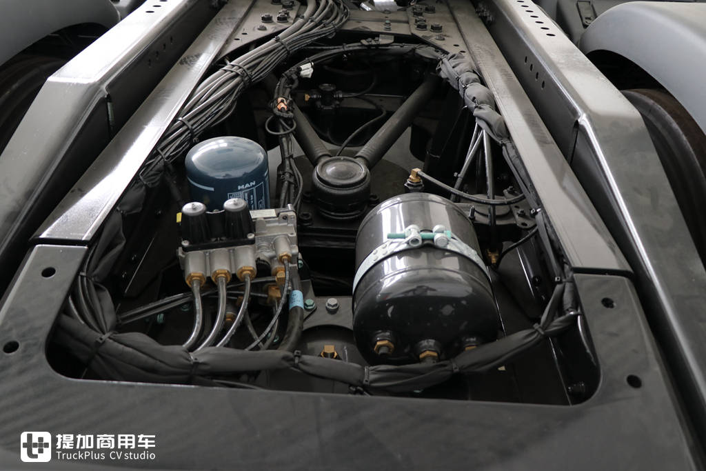 这是国内销售的新一代曼恩TGX牵引车顶配车型?这配置卖80多万,优势明显! - 第32张 - 提加商用车网 这是国内销售的新一代曼恩TGX牵引车顶配车型?这配置卖80多万,优势明显! - 第32张