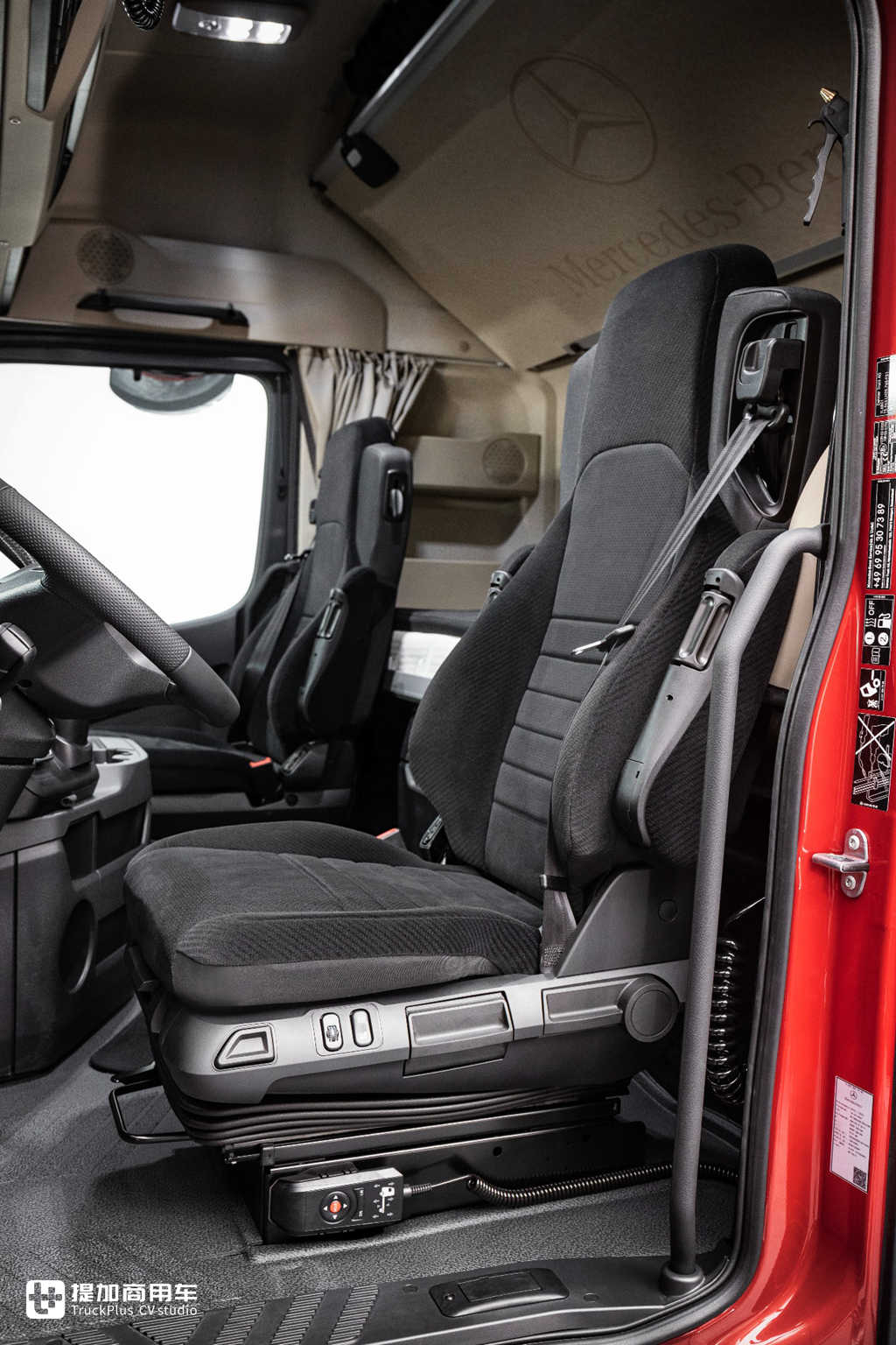 奔驰Actros卡车再被细分,主打高端,Actros L系列新车型来了 - 第4张 - 提加商用车网 奔驰Actros卡车再被细分,主打高端,Actros L系列新车型来了 - 第4张