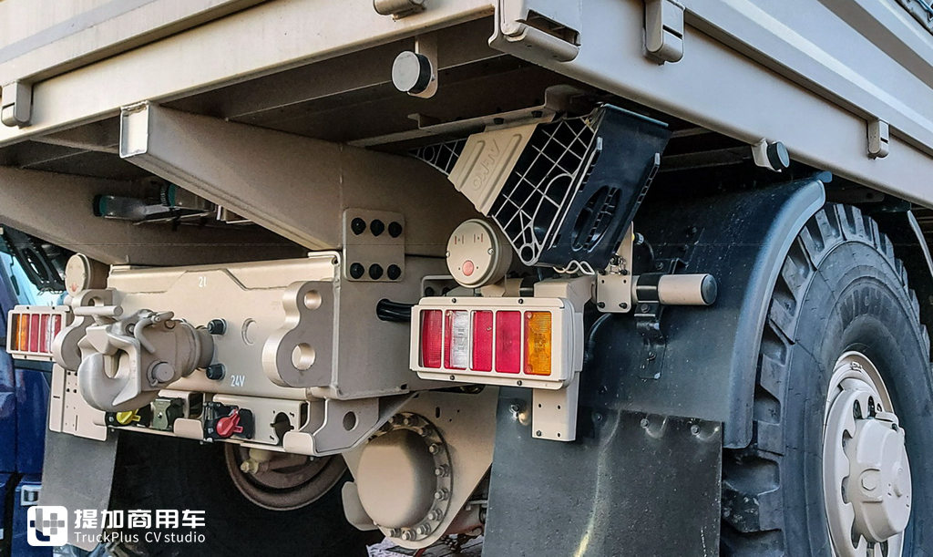 新时代的太脱拉魅力依旧,6X6驱动,带您见识一辆太脱拉T815军用卡车 - 第13张 - 提加商用车网 新时代的太脱拉魅力依旧,6X6驱动,带您见识一辆太脱拉T815军用卡车 - 第13张