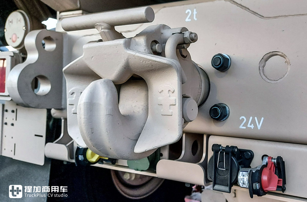 新时代的太脱拉魅力依旧,6X6驱动,带您见识一辆太脱拉T815军用卡车 - 第15张 - 提加商用车网 新时代的太脱拉魅力依旧,6X6驱动,带您见识一辆太脱拉T815军用卡车 - 第15张