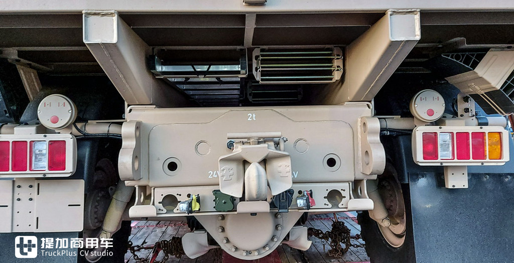 新时代的太脱拉魅力依旧,6X6驱动,带您见识一辆太脱拉T815军用卡车 - 第16张 - 提加商用车网 新时代的太脱拉魅力依旧,6X6驱动,带您见识一辆太脱拉T815军用卡车 - 第16张