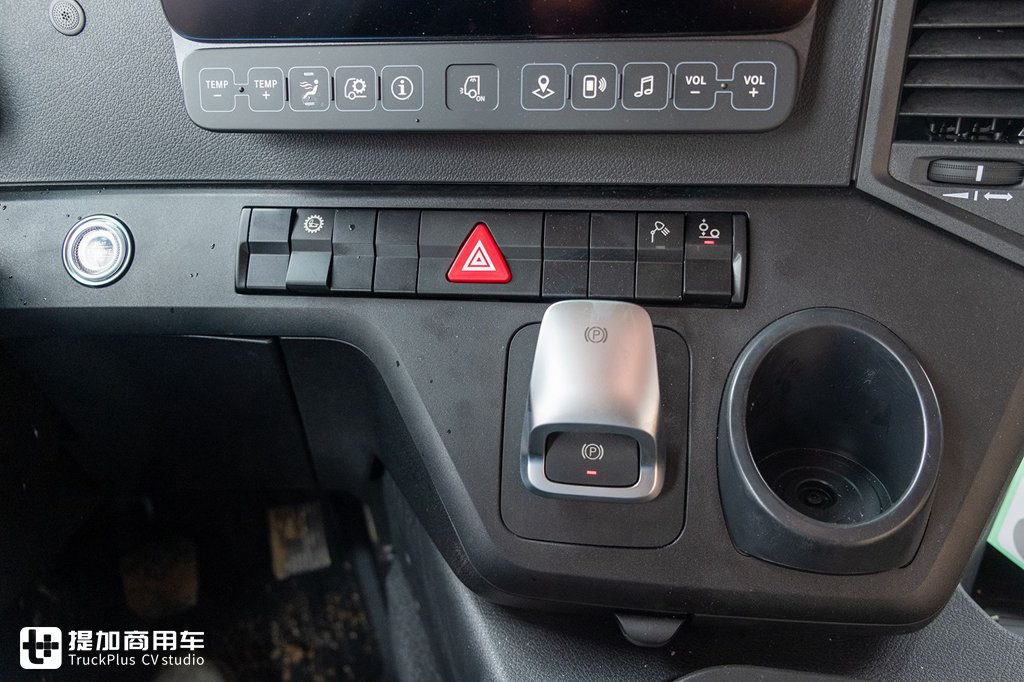 Bigtruck横评6款欧卡主流自卸车,先带您看看斯堪尼亚、奔驰和曼三强的较量 - 第14张 - 提加商用车网 Bigtruck横评6款欧卡主流自卸车,先带您看看斯堪尼亚、奔驰和曼三强的较量 - 第14张