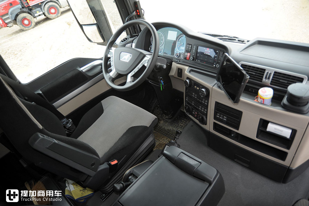 Bigtruck横评6款欧卡主流自卸车,先带您看看斯堪尼亚、奔驰和曼三强的较量 - 第19张 - 提加商用车网 Bigtruck横评6款欧卡主流自卸车,先带您看看斯堪尼亚、奔驰和曼三强的较量 - 第19张