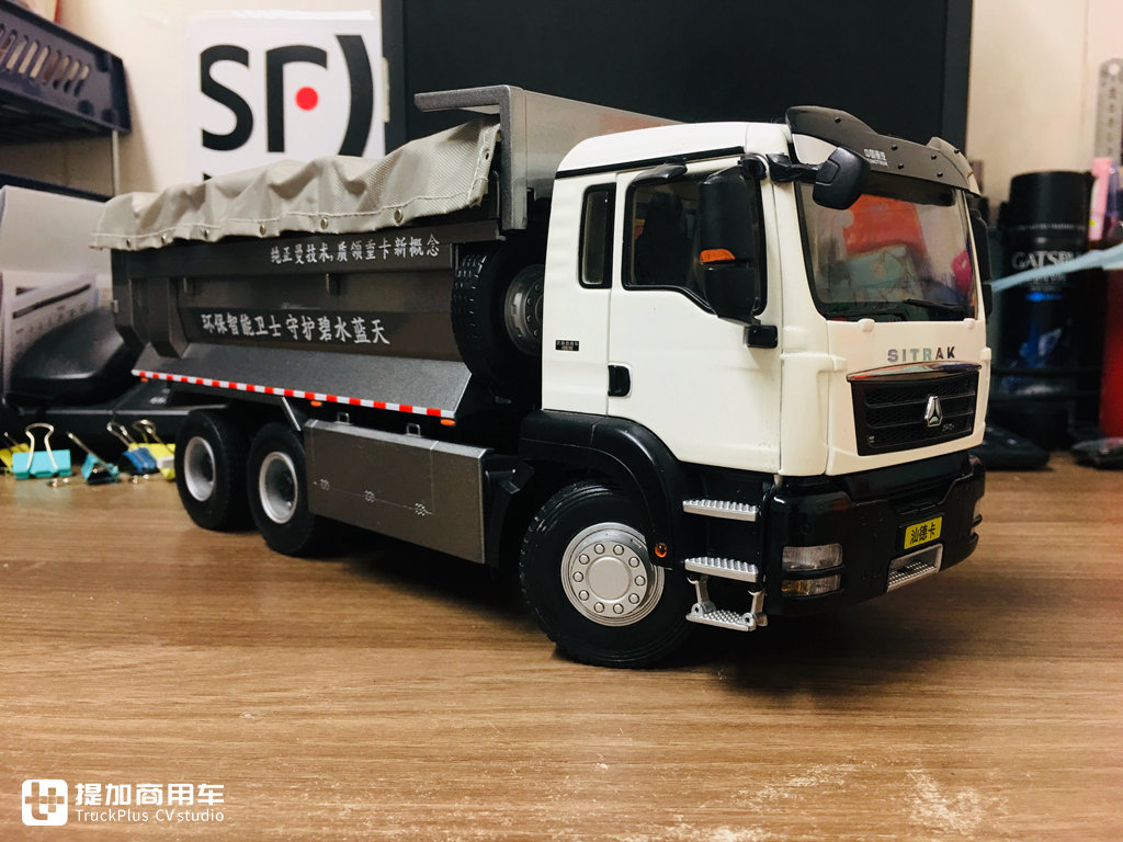 内饰细节做工优良,汕德卡C6G 6×4城市渣土车模型实拍 - 第1张 - 提加商用车网 内饰细节做工优良,汕德卡C6G 6×4城市渣土车模型实拍 - 第1张