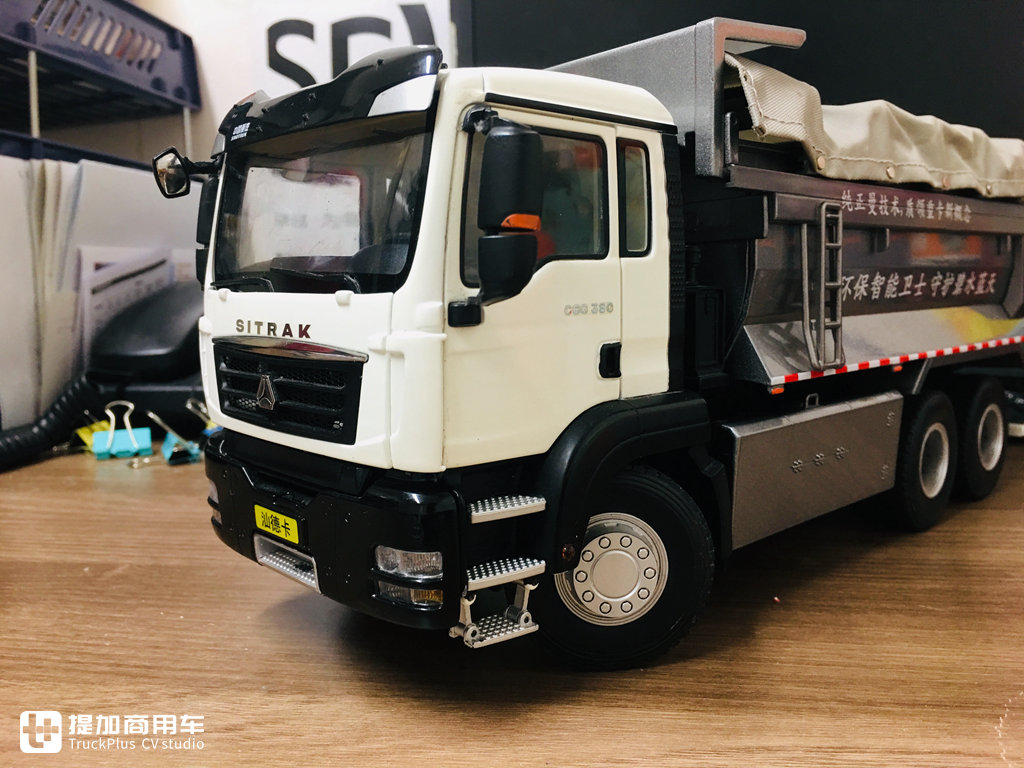 内饰细节做工优良,汕德卡C6G 6×4城市渣土车模型实拍 - 第3张 - 提加商用车网 内饰细节做工优良,汕德卡C6G 6×4城市渣土车模型实拍 - 第3张