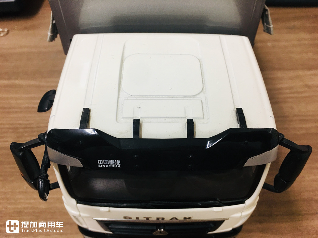 内饰细节做工优良,汕德卡C6G 6×4城市渣土车模型实拍 - 第4张 - 提加商用车网 内饰细节做工优良,汕德卡C6G 6×4城市渣土车模型实拍 - 第4张