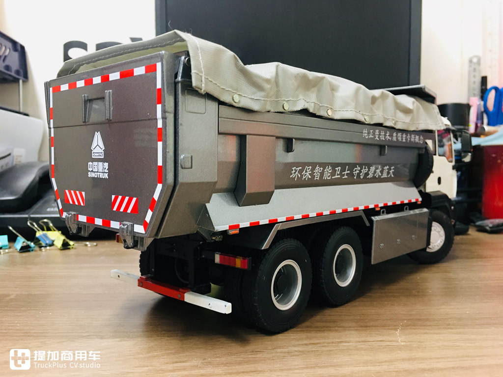 内饰细节做工优良,汕德卡C6G 6×4城市渣土车模型实拍 - 第55张 - 提加商用车网 内饰细节做工优良,汕德卡C6G 6×4城市渣土车模型实拍 - 第55张