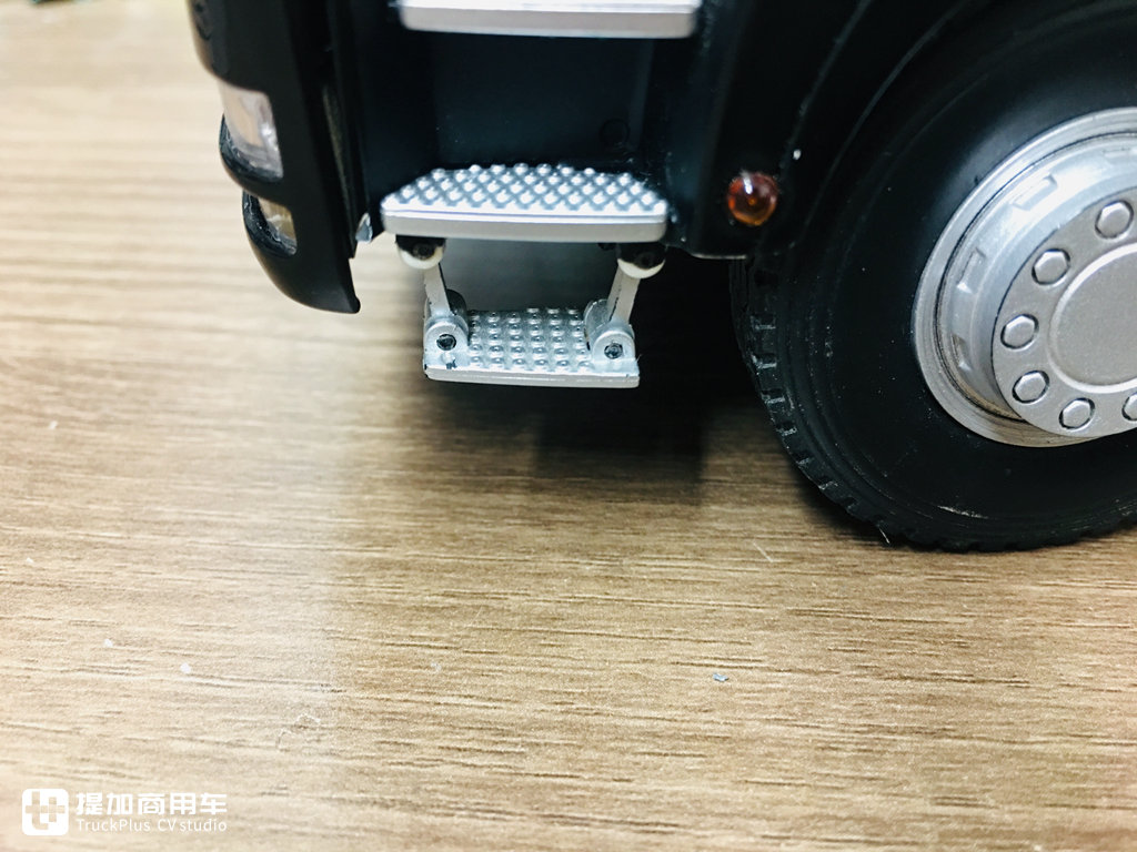 内饰细节做工优良,汕德卡C6G 6×4城市渣土车模型实拍 - 第16张 - 提加商用车网 内饰细节做工优良,汕德卡C6G 6×4城市渣土车模型实拍 - 第16张