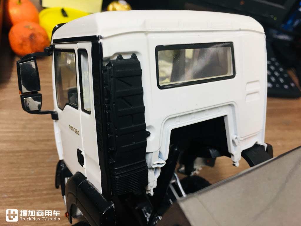 内饰细节做工优良,汕德卡C6G 6×4城市渣土车模型实拍 - 第20张 - 提加商用车网 内饰细节做工优良,汕德卡C6G 6×4城市渣土车模型实拍 - 第20张
