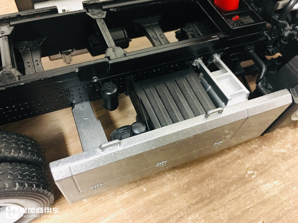 内饰细节做工优良,汕德卡C6G 6×4城市渣土车模型实拍 - 第29张 - 提加商用车网 内饰细节做工优良,汕德卡C6G 6×4城市渣土车模型实拍 - 第29张