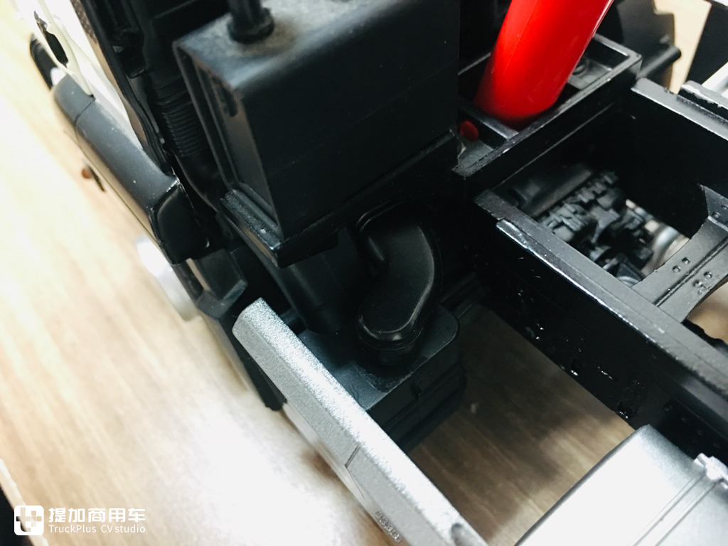 内饰细节做工优良,汕德卡C6G 6×4城市渣土车模型实拍 - 第32张 - 提加商用车网 内饰细节做工优良,汕德卡C6G 6×4城市渣土车模型实拍 - 第32张