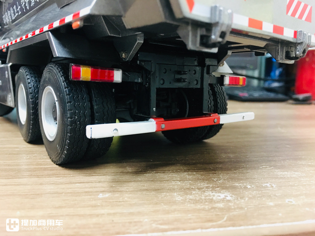 内饰细节做工优良,汕德卡C6G 6×4城市渣土车模型实拍 - 第35张 - 提加商用车网 内饰细节做工优良,汕德卡C6G 6×4城市渣土车模型实拍 - 第35张