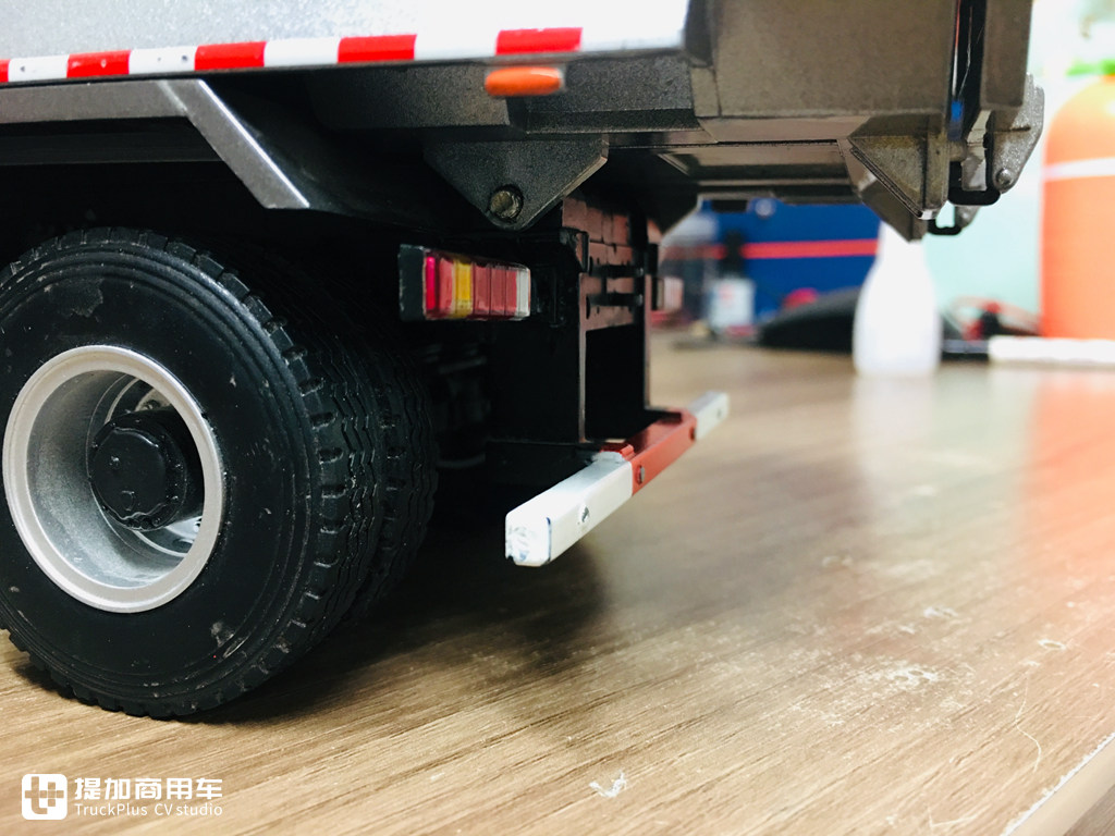 内饰细节做工优良,汕德卡C6G 6×4城市渣土车模型实拍 - 第36张 - 提加商用车网 内饰细节做工优良,汕德卡C6G 6×4城市渣土车模型实拍 - 第36张