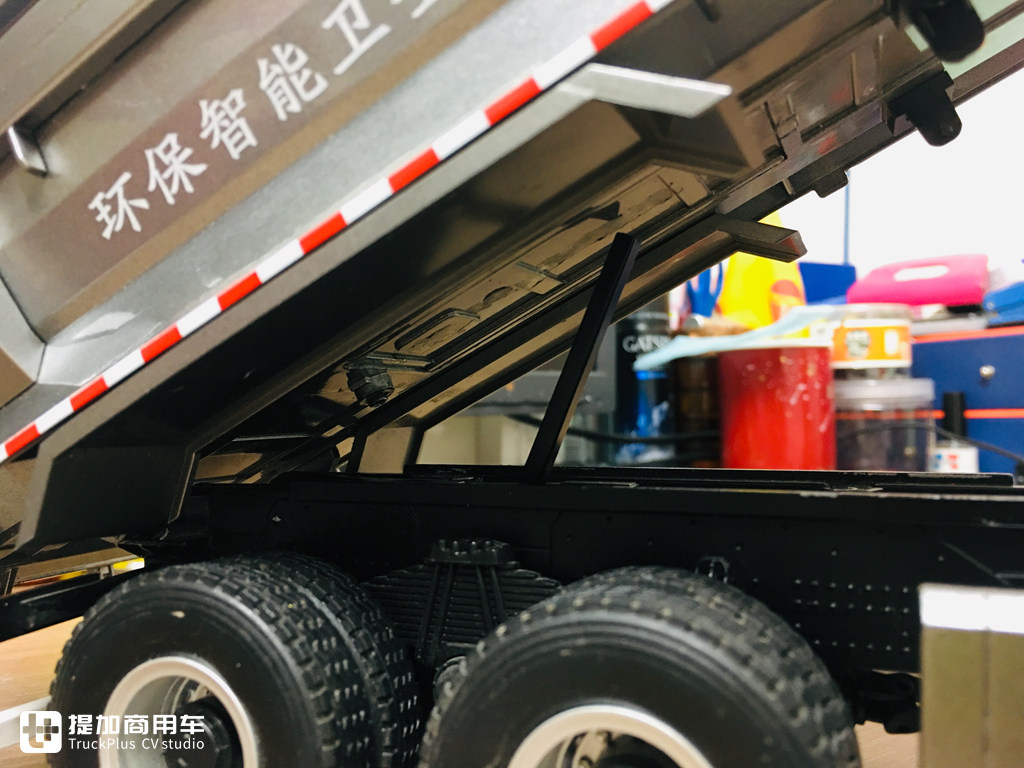内饰细节做工优良,汕德卡C6G 6×4城市渣土车模型实拍 - 第51张 - 提加商用车网 内饰细节做工优良,汕德卡C6G 6×4城市渣土车模型实拍 - 第51张