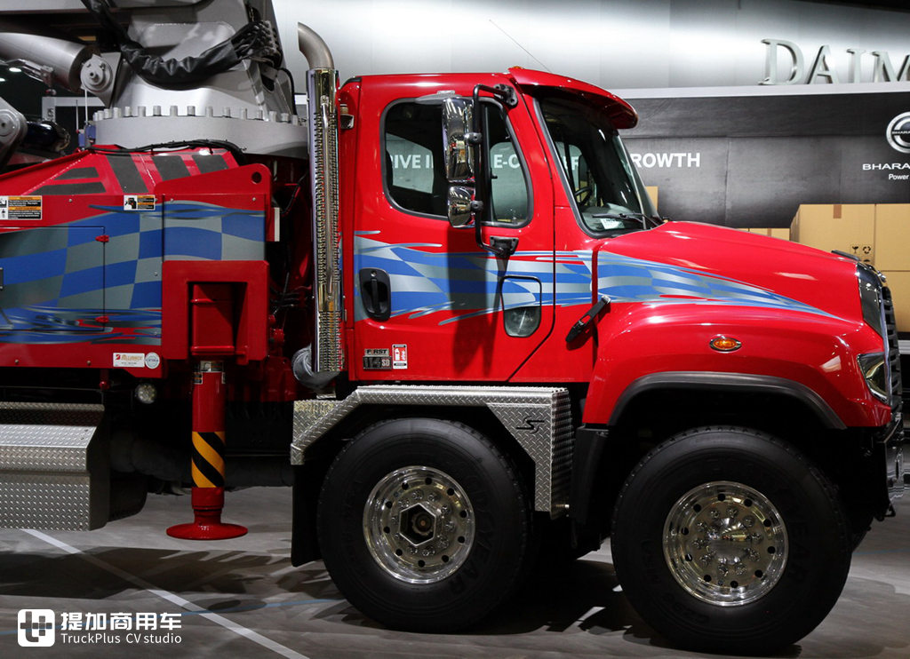 实拍福莱纳10x6混凝土泵车,今天我们研究下美式长头工程车的布局构造 - 第15张 - 提加商用车网 实拍福莱纳10x6混凝土泵车,今天我们研究下美式长头工程车的布局构造 - 第15张