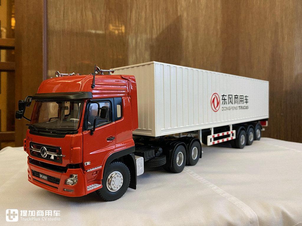 少见的1:32老款东风天龙模型实拍,已经停产多时,带您看看它的做工怎么样 - 第1张 - 提加商用车网 少见的1:32老款东风天龙模型实拍,已经停产多时,带您看看它的做工怎么样 - 第1张