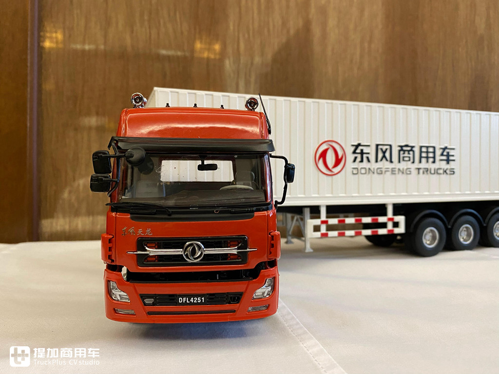 少见的1:32老款东风天龙模型实拍,已经停产多时,带您看看它的做工怎么样 - 第2张 - 提加商用车网 少见的1:32老款东风天龙模型实拍,已经停产多时,带您看看它的做工怎么样 - 第2张