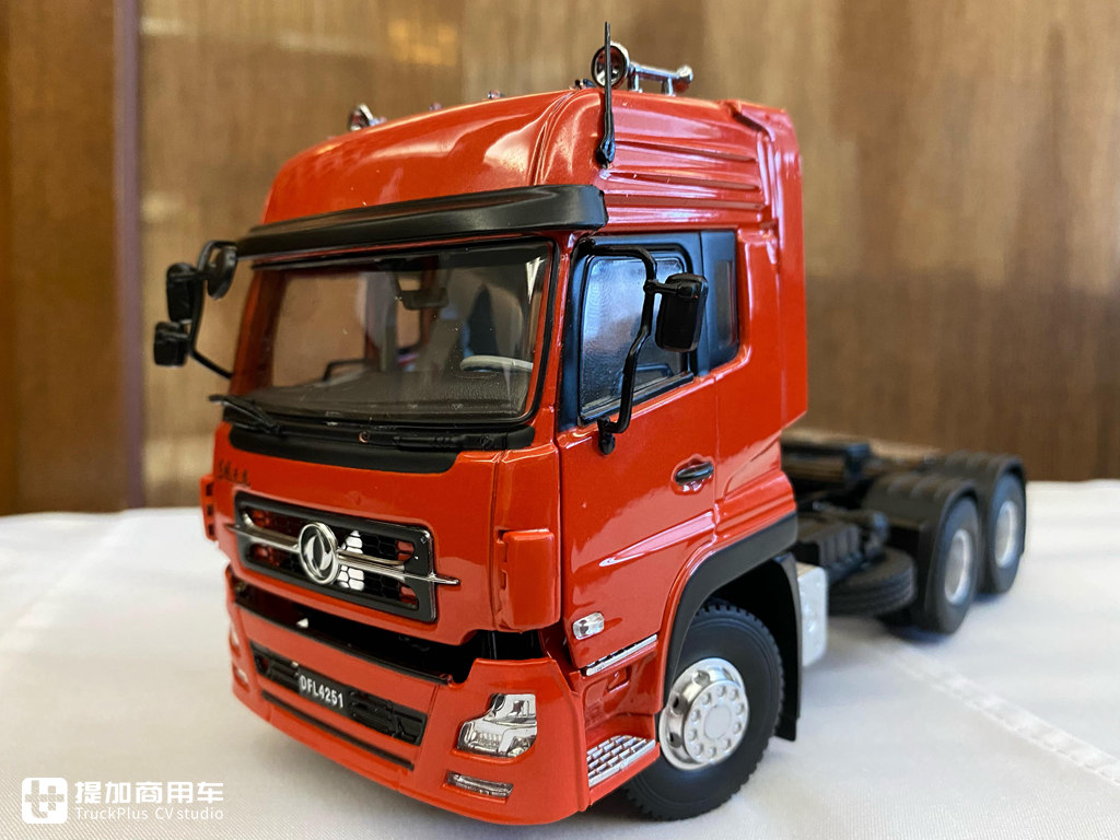少见的1:32老款东风天龙模型实拍,已经停产多时,带您看看它的做工怎么样 - 第4张 - 提加商用车网 少见的1:32老款东风天龙模型实拍,已经停产多时,带您看看它的做工怎么样 - 第4张