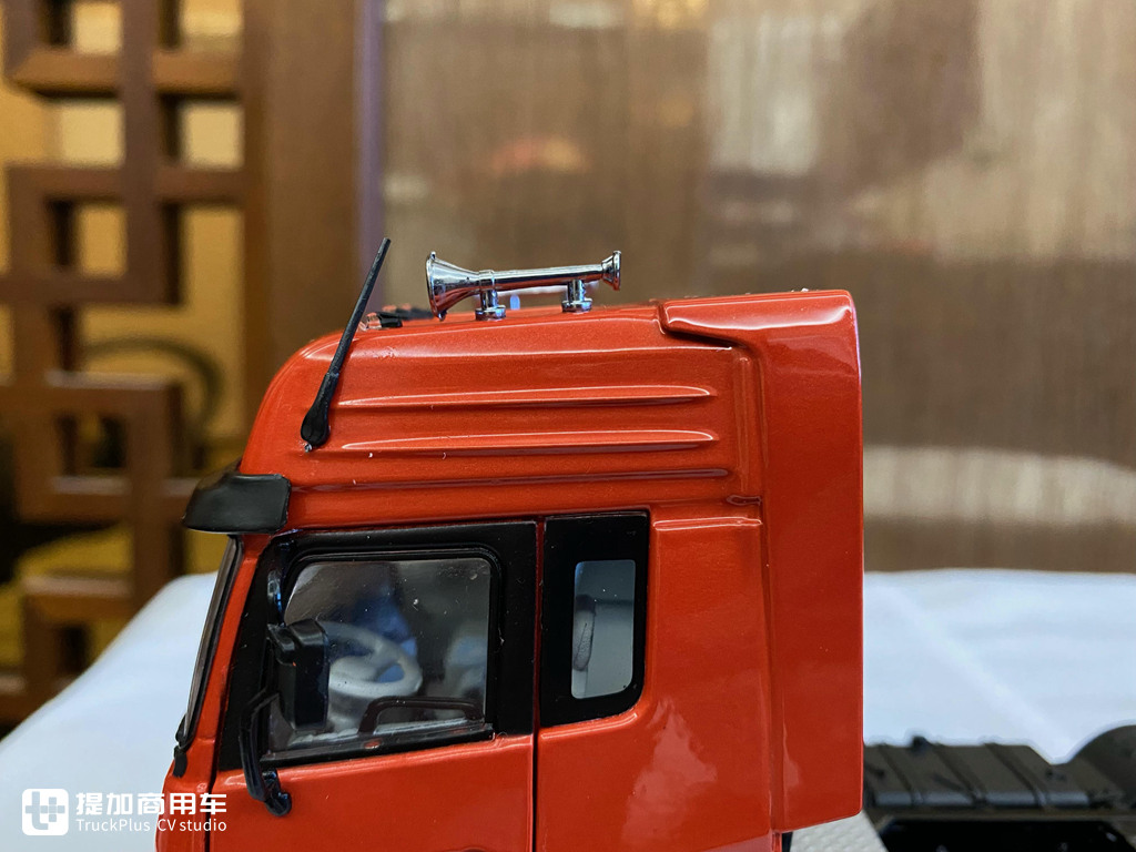 少见的1:32老款东风天龙模型实拍,已经停产多时,带您看看它的做工怎么样 - 第6张 - 提加商用车网 少见的1:32老款东风天龙模型实拍,已经停产多时,带您看看它的做工怎么样 - 第6张