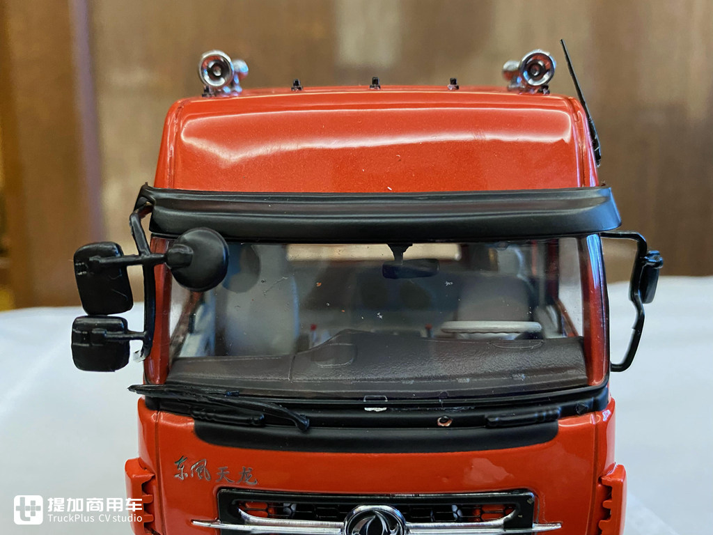 少见的1:32老款东风天龙模型实拍,已经停产多时,带您看看它的做工怎么样 - 第7张 - 提加商用车网 少见的1:32老款东风天龙模型实拍,已经停产多时,带您看看它的做工怎么样 - 第7张