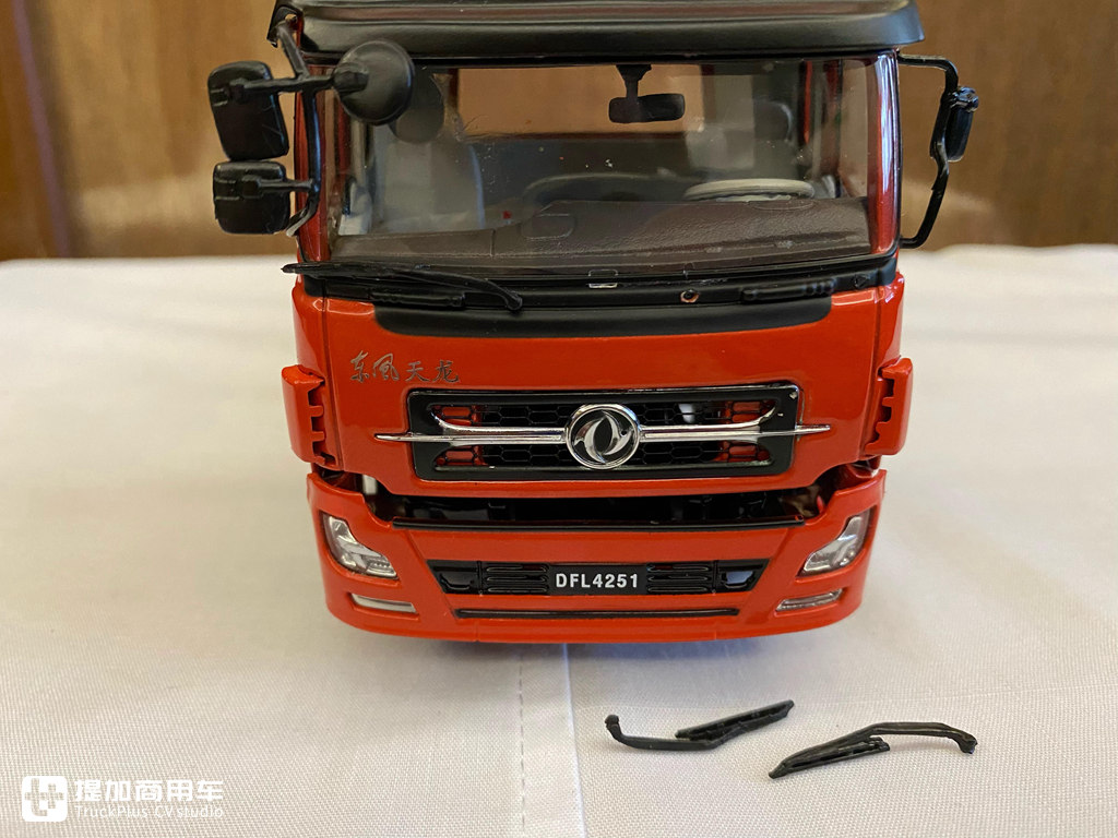少见的1:32老款东风天龙模型实拍,已经停产多时,带您看看它的做工怎么样 - 第8张 - 提加商用车网 少见的1:32老款东风天龙模型实拍,已经停产多时,带您看看它的做工怎么样 - 第8张