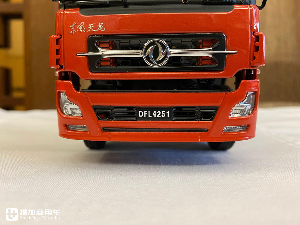 少见的1:32老款东风天龙模型实拍,已经停产多时,带您看看它的做工怎么样 - 第10张 - 提加商用车网 少见的1:32老款东风天龙模型实拍,已经停产多时,带您看看它的做工怎么样 - 第10张