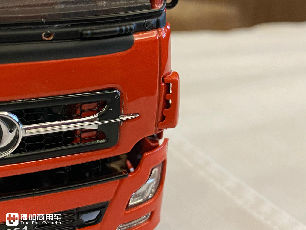 少见的1:32老款东风天龙模型实拍,已经停产多时,带您看看它的做工怎么样 - 第11张 - 提加商用车网 少见的1:32老款东风天龙模型实拍,已经停产多时,带您看看它的做工怎么样 - 第11张