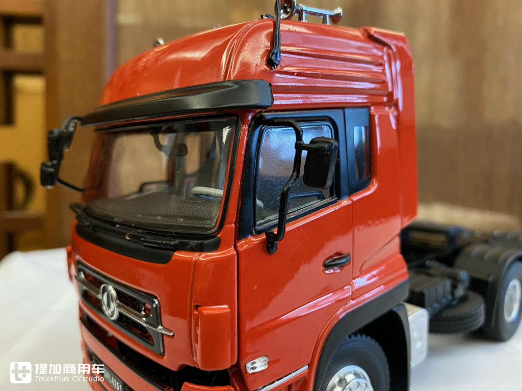 少见的1:32老款东风天龙模型实拍,已经停产多时,带您看看它的做工怎么样 - 第12张 - 提加商用车网 少见的1:32老款东风天龙模型实拍,已经停产多时,带您看看它的做工怎么样 - 第12张