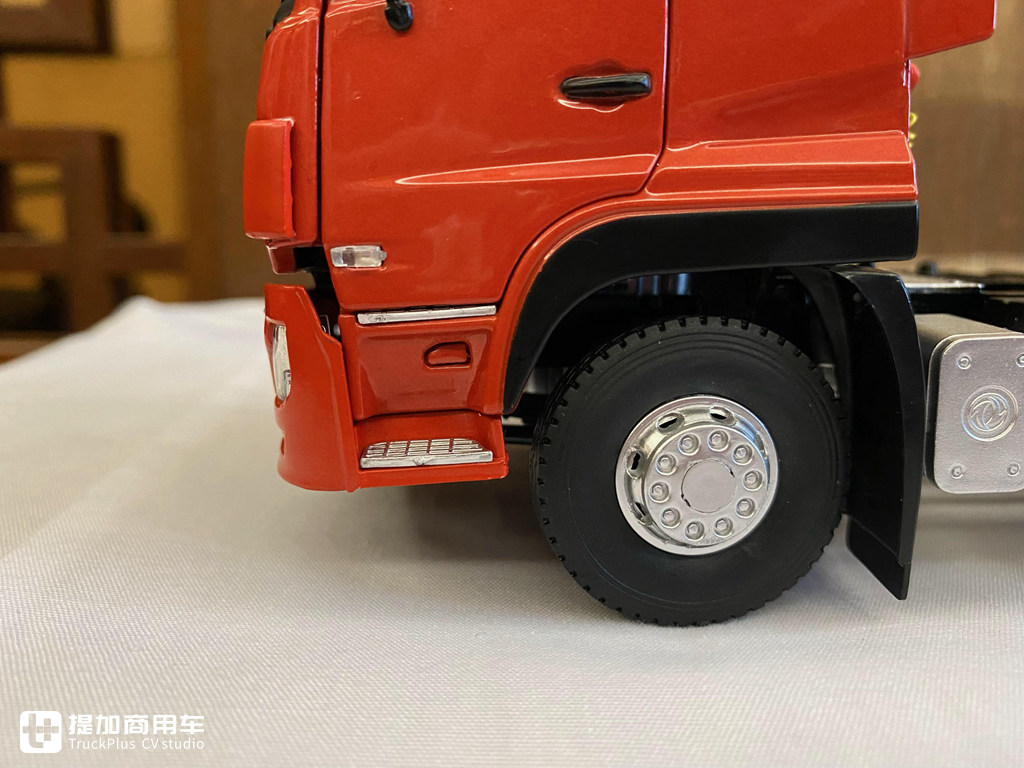 少见的1:32老款东风天龙模型实拍,已经停产多时,带您看看它的做工怎么样 - 第16张 - 提加商用车网 少见的1:32老款东风天龙模型实拍,已经停产多时,带您看看它的做工怎么样 - 第16张