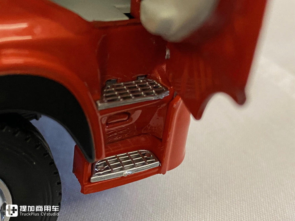 少见的1:32老款东风天龙模型实拍,已经停产多时,带您看看它的做工怎么样 - 第17张 - 提加商用车网 少见的1:32老款东风天龙模型实拍,已经停产多时,带您看看它的做工怎么样 - 第17张