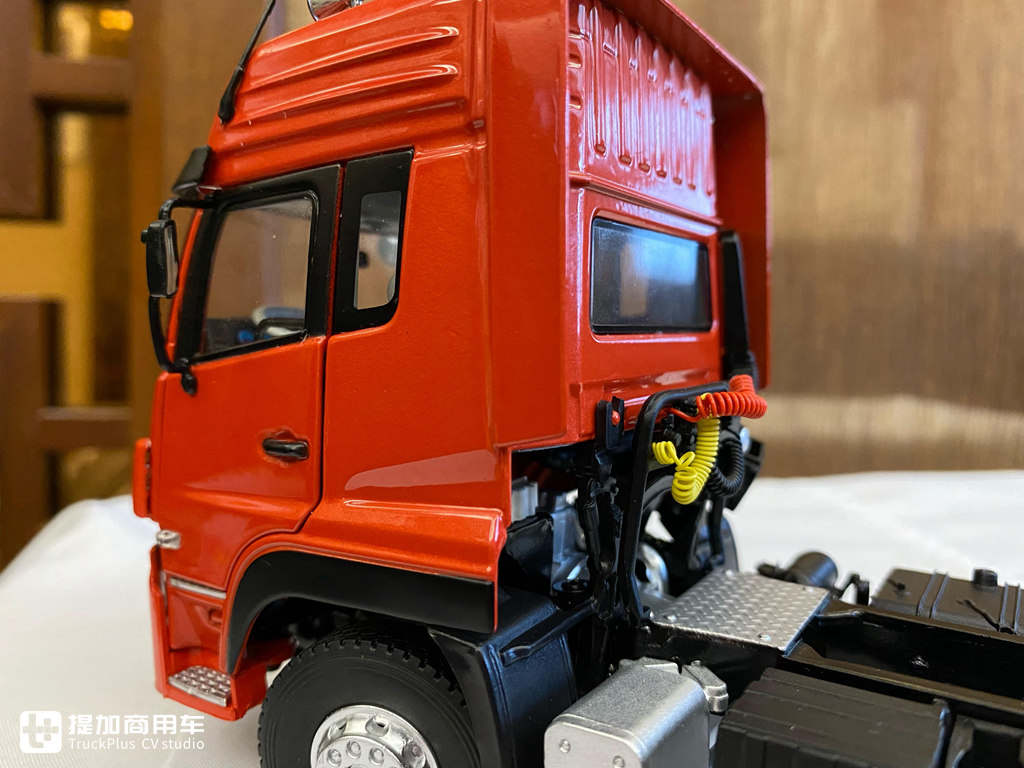 少见的1:32老款东风天龙模型实拍,已经停产多时,带您看看它的做工怎么样 - 第18张 - 提加商用车网 少见的1:32老款东风天龙模型实拍,已经停产多时,带您看看它的做工怎么样 - 第18张