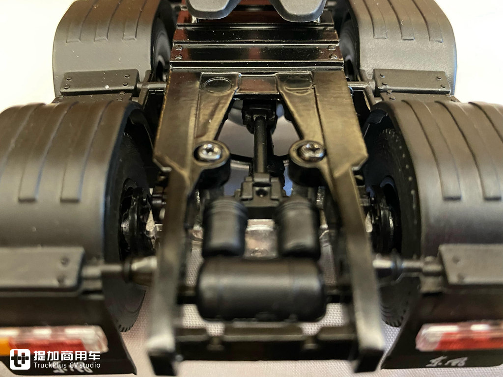 少见的1:32老款东风天龙模型实拍,已经停产多时,带您看看它的做工怎么样 - 第37张 - 提加商用车网 少见的1:32老款东风天龙模型实拍,已经停产多时,带您看看它的做工怎么样 - 第37张