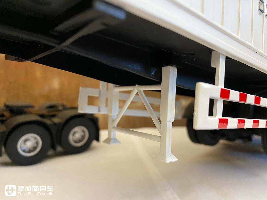 少见的1:32老款东风天龙模型实拍,已经停产多时,带您看看它的做工怎么样 - 第40张 - 提加商用车网 少见的1:32老款东风天龙模型实拍,已经停产多时,带您看看它的做工怎么样 - 第40张