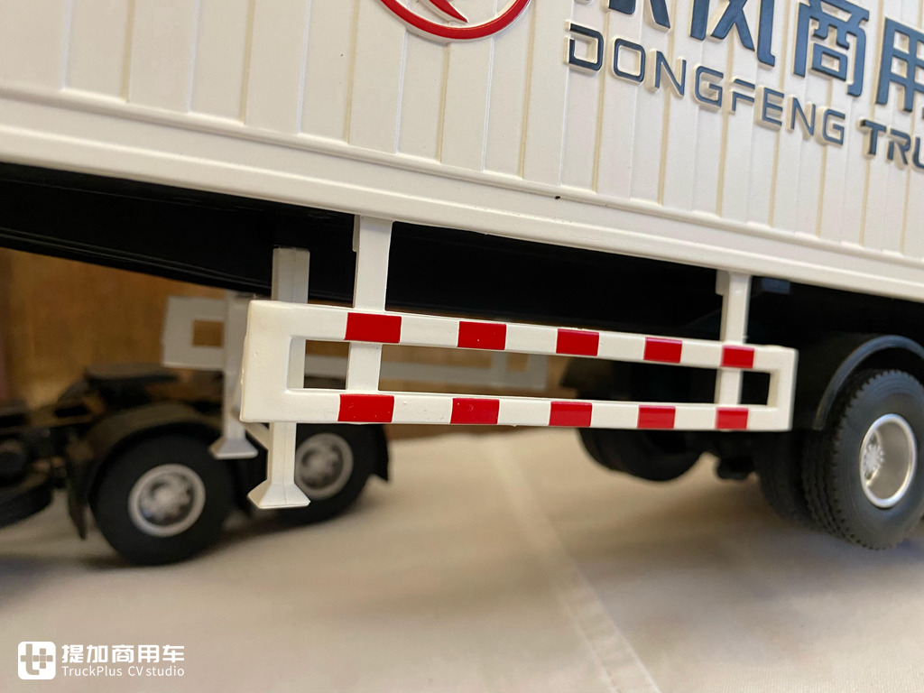 少见的1:32老款东风天龙模型实拍,已经停产多时,带您看看它的做工怎么样 - 第41张 - 提加商用车网 少见的1:32老款东风天龙模型实拍,已经停产多时,带您看看它的做工怎么样 - 第41张