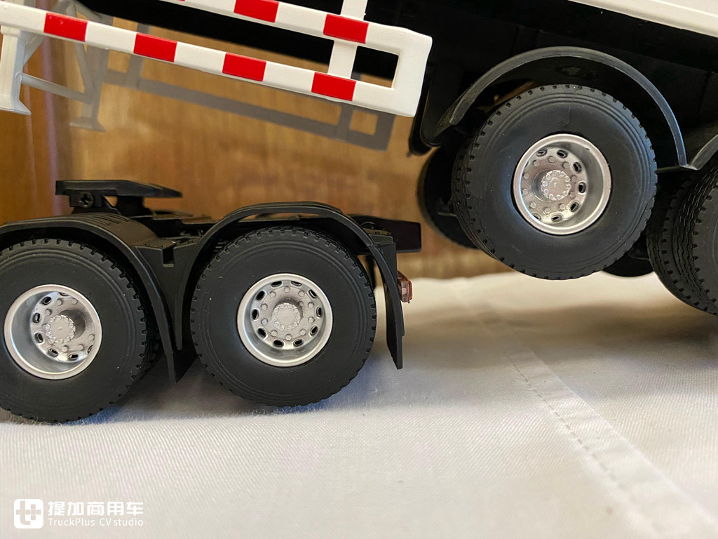 少见的1:32老款东风天龙模型实拍,已经停产多时,带您看看它的做工怎么样 - 第42张 - 提加商用车网 少见的1:32老款东风天龙模型实拍,已经停产多时,带您看看它的做工怎么样 - 第42张