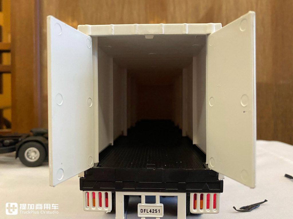 少见的1:32老款东风天龙模型实拍,已经停产多时,带您看看它的做工怎么样 - 第44张 - 提加商用车网 少见的1:32老款东风天龙模型实拍,已经停产多时,带您看看它的做工怎么样 - 第44张