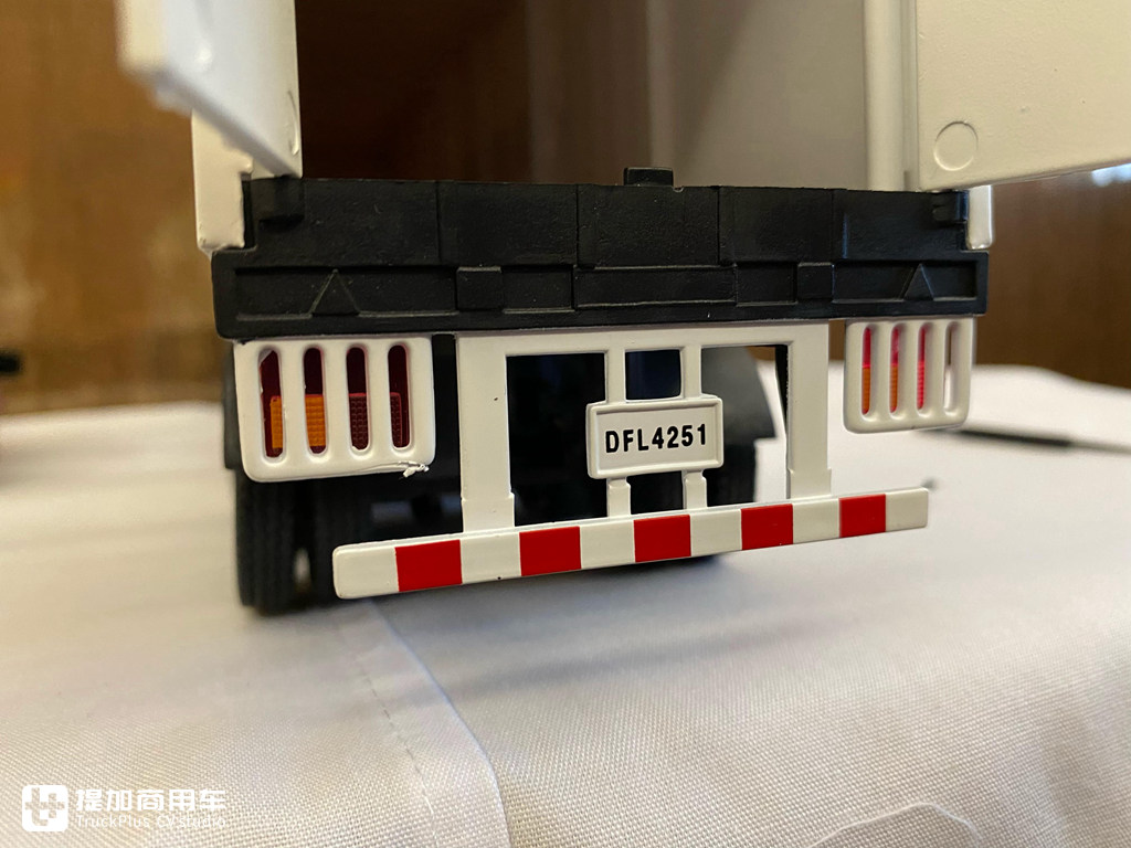 少见的1:32老款东风天龙模型实拍,已经停产多时,带您看看它的做工怎么样 - 第45张 - 提加商用车网 少见的1:32老款东风天龙模型实拍,已经停产多时,带您看看它的做工怎么样 - 第45张