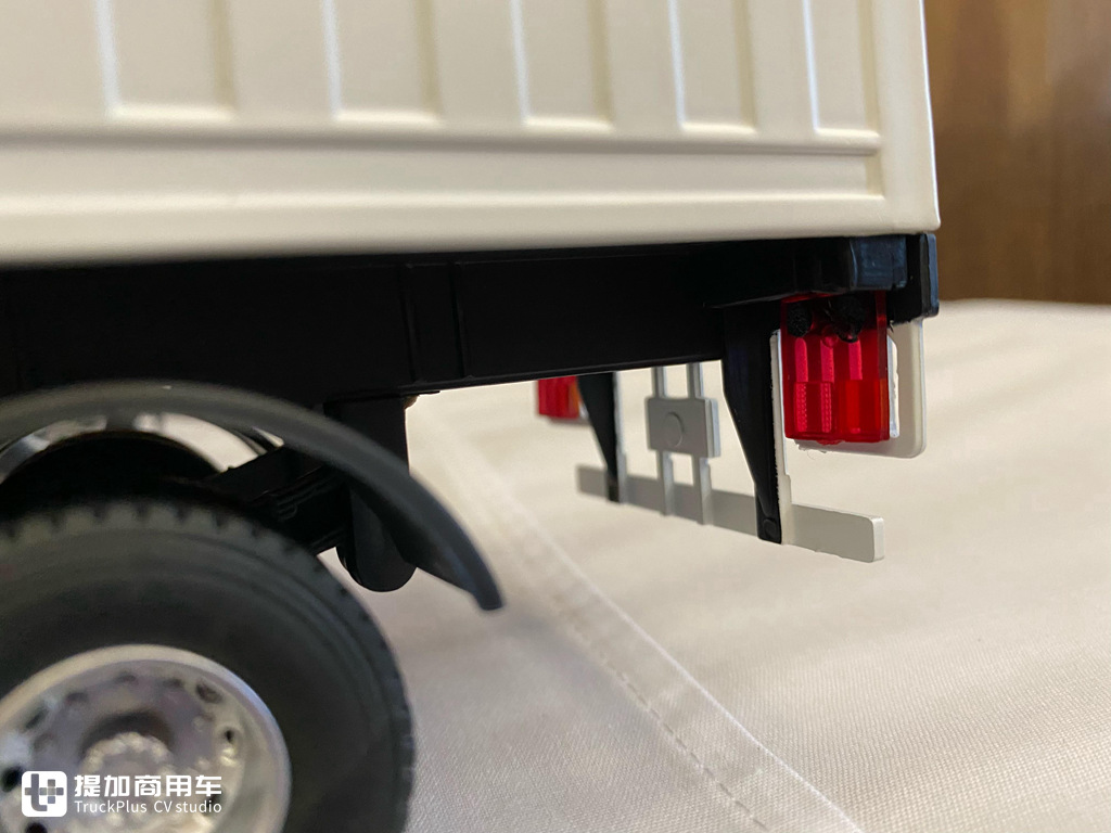 少见的1:32老款东风天龙模型实拍,已经停产多时,带您看看它的做工怎么样 - 第46张 - 提加商用车网 少见的1:32老款东风天龙模型实拍,已经停产多时,带您看看它的做工怎么样 - 第46张