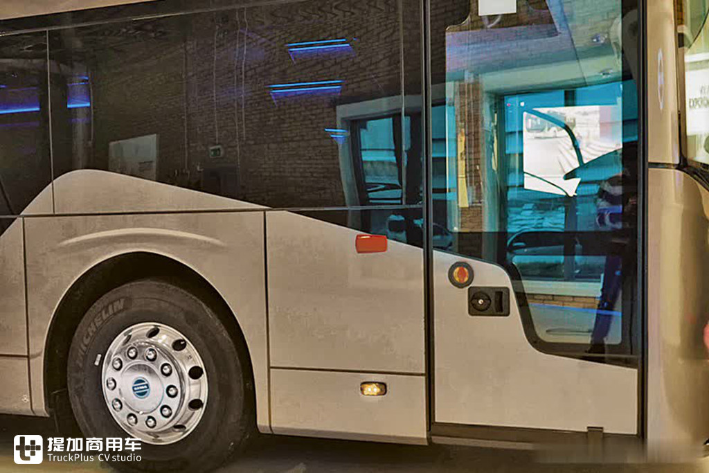 4米车高,既是城市公交又是长途大巴,带您领略沃尔沃9700 DD新款双层巴士的魅力 - 第5张 - 提加商用车网 4米车高,既是城市公交又是长途大巴,带您领略沃尔沃9700 DD新款双层巴士的魅力 - 第5张
