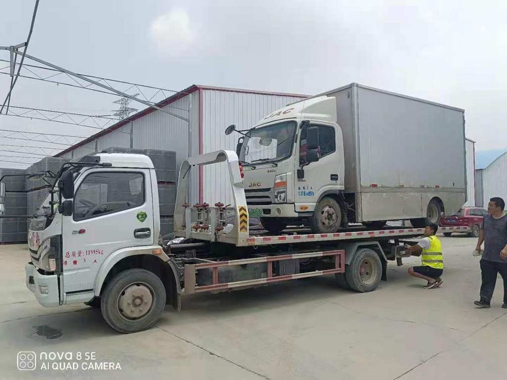 [江哥在行动] 河南暴雨侵袭车辆受损 江淮轻卡免费救援助力救灾 - 第1张