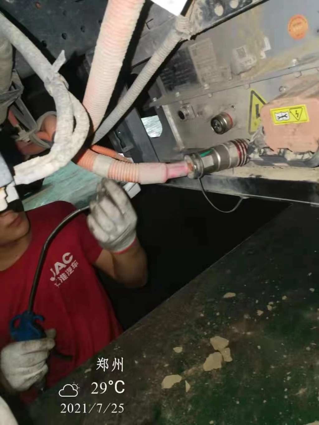 [江哥在行动] 河南暴雨侵袭车辆受损 江淮轻卡免费救援助力救灾 - 第2张