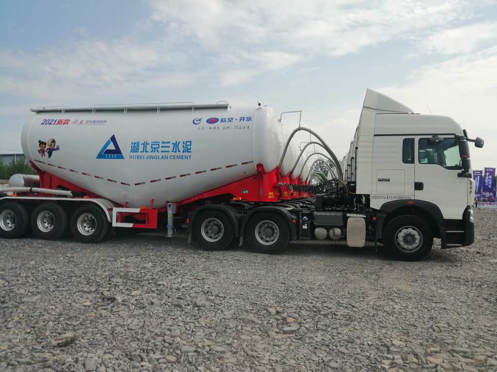 小钢炮闪耀鄂中绿宝石,百台中国重汽豪沃TX牵引车交付湖北京兰集团 - 第6张 - 提加商用车网 小钢炮闪耀鄂中绿宝石,百台中国重汽豪沃TX牵引车交付湖北京兰集团 - 第6张