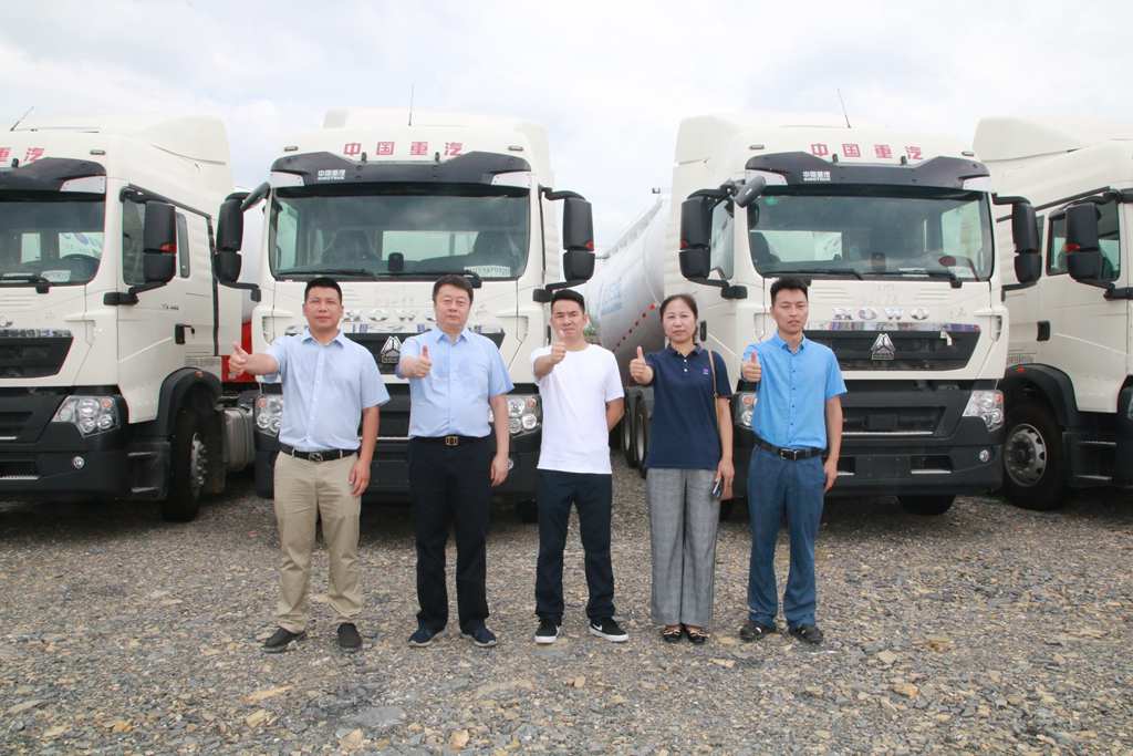 小钢炮闪耀鄂中绿宝石,百台中国重汽豪沃TX牵引车交付湖北京兰集团 - 第8张 - 提加商用车网 小钢炮闪耀鄂中绿宝石,百台中国重汽豪沃TX牵引车交付湖北京兰集团 - 第8张