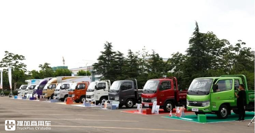 多彩外观真正轿卡内饰,还有减震座椅,国民好小卡领航S1实拍 - 第2张 - 提加商用车网 多彩外观真正轿卡内饰,还有减震座椅,国民好小卡领航S1实拍 - 第2张