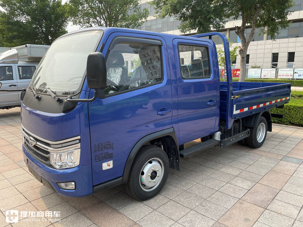 多彩外观真正轿卡内饰,还有减震座椅,国民好小卡领航S1实拍 - 第4张 - 提加商用车网 多彩外观真正轿卡内饰,还有减震座椅,国民好小卡领航S1实拍 - 第4张