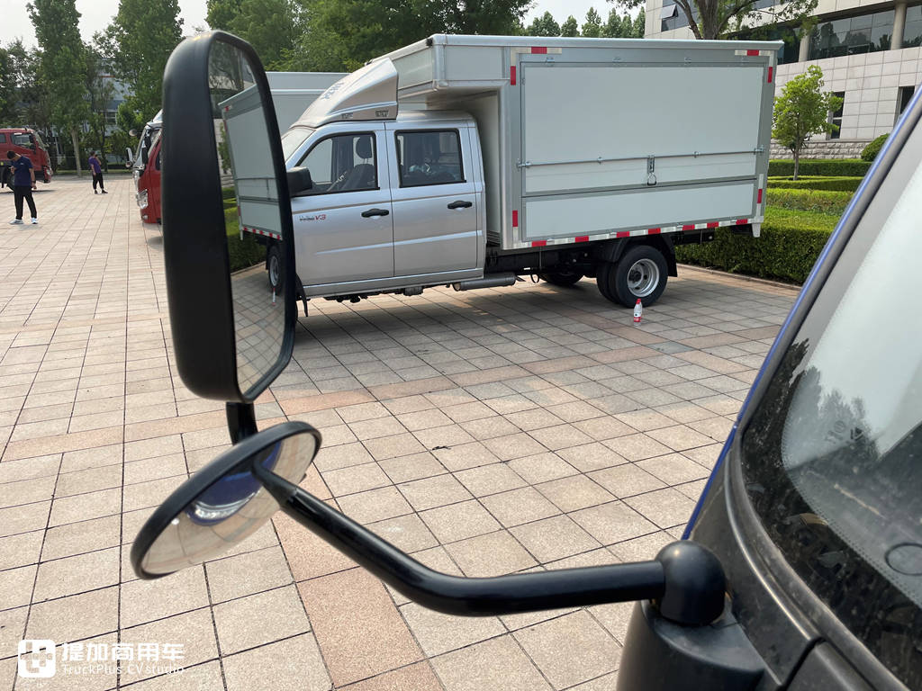 多彩外观真正轿卡内饰,还有减震座椅,国民好小卡领航S1实拍 - 第7张 - 提加商用车网 多彩外观真正轿卡内饰,还有减震座椅,国民好小卡领航S1实拍 - 第7张